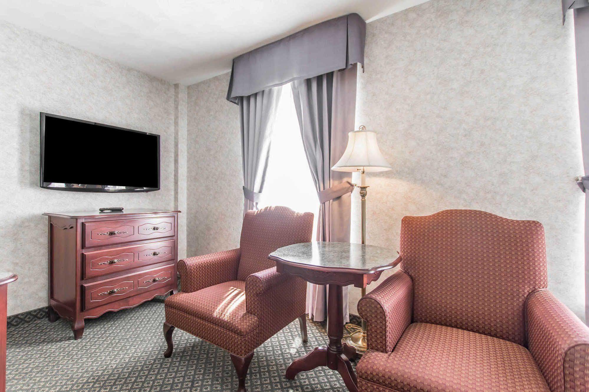 Chateau Moncton Trademark Collection By Wyndham Exteriör bild